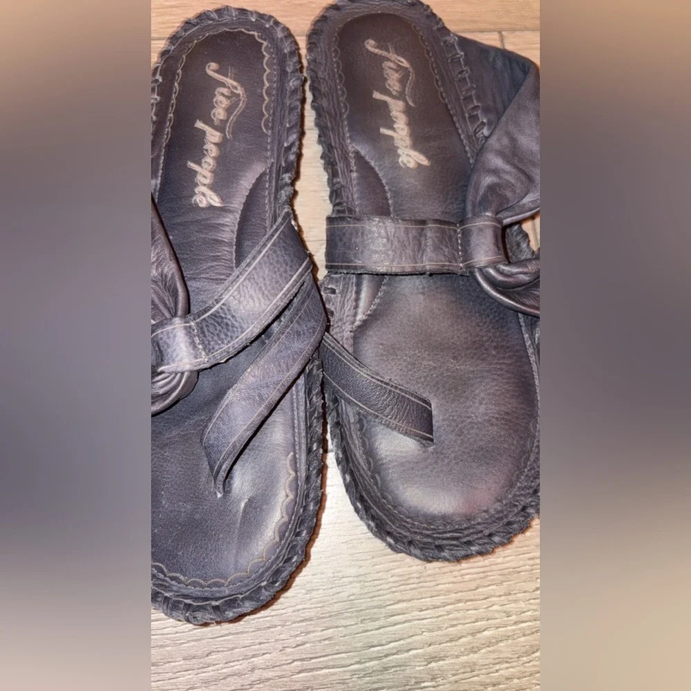 Free People Abilene Navy Blue Leather Sandals Size 38/ 7.5 Women’s One Toe Strap - Picture 6 of 6